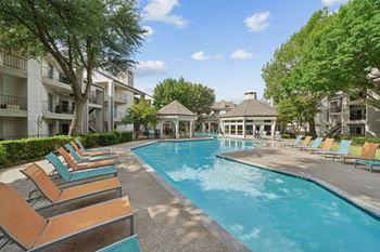 Three sparkling pools w/ wi-fi